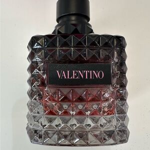 Valentino Donna Born in Roma Intense